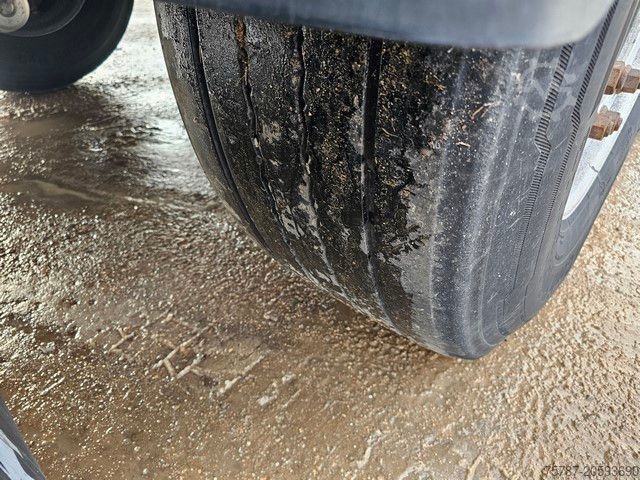 Swap body semitrailer SCHMITZ CARGOBULL Tankchassis mit Tankcontainer, 424.676 KM