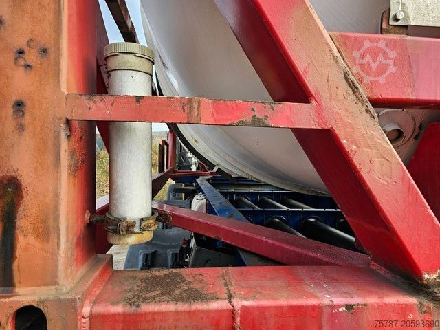 Swap body semitrailer SCHMITZ CARGOBULL Tankchassis mit Tankcontainer, 424.676 KM