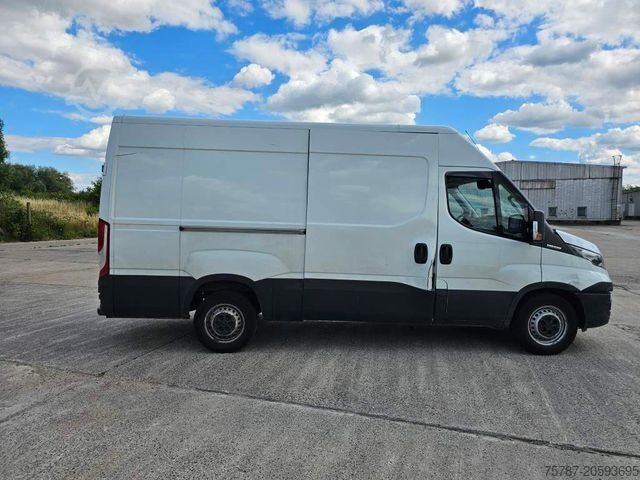 High top van IVECO 35S16 A8 V L, mittellang & hoch, kleiner Schaden