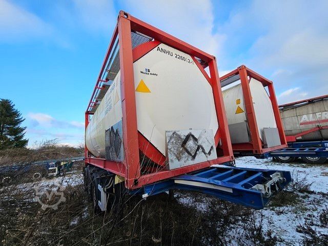 Tanker semitrailer SCHMITZ CARGOBULL Tankchassis mit Tankcontainer
