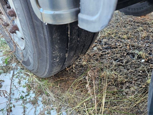 Swap body semitrailer SCHMITZ CARGOBULL 20" Tankconatinerchassis + Tankcontainer