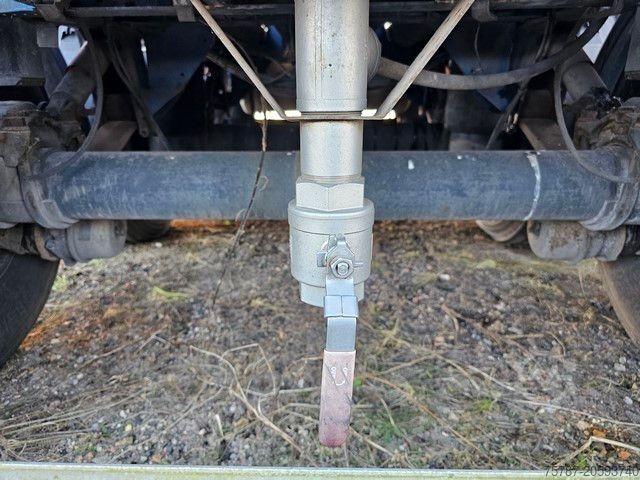 Swap body semitrailer SCHMITZ CARGOBULL 20" Tankconatinerchassis + Tankcontainer