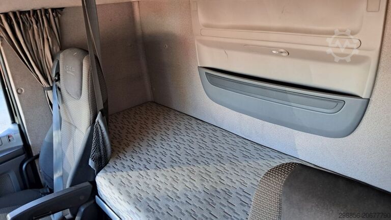 Vrachtwagen met haakarm DAF XF 510 FAN