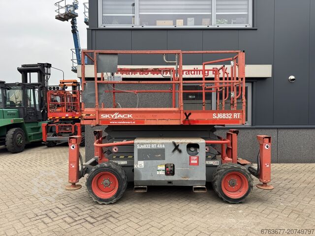 Skyjack SJ 6832RT Scissor Lift / Scissor / Work Platform 2015 4X4 Kubota Diesel 12M Working Height SKYJACK SJ 6832RT Schaarhoogwerker / Scissor / Arbeitsbuhne 2015 4X4 Kubota Diesel 12M Werkhoogte