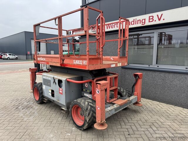 Skyjack SJ 6832RT Scissor Lift / Scissor / Work Platform 2015 4X4 Kubota Diesel 12M Working Height SKYJACK SJ 6832RT Schaarhoogwerker / Scissor / Arbeitsbuhne 2015 4X4 Kubota Diesel 12M Werkhoogte