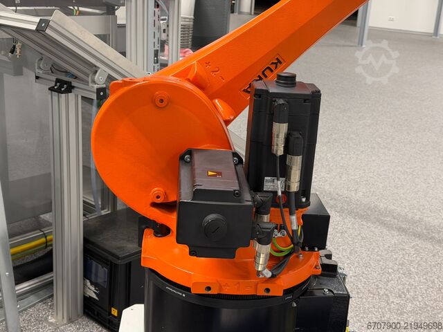 Robot di manipolazione KUKA KR 22 R1610-2 /SEL KUKA KR 22 R1610-2 /SEL