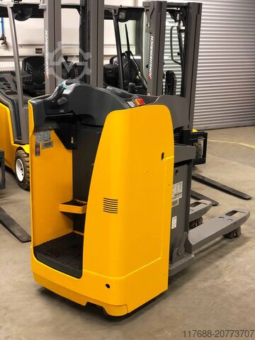 No pallet truck driver Jungheinrich ESE 120 - Service Neu - Batterie 82% - 2t