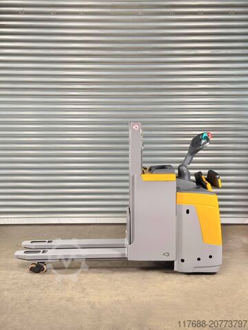 High lift truck driver Jungheinrich ERD 220 drive PLUS - Service Neu - Batteire 83%