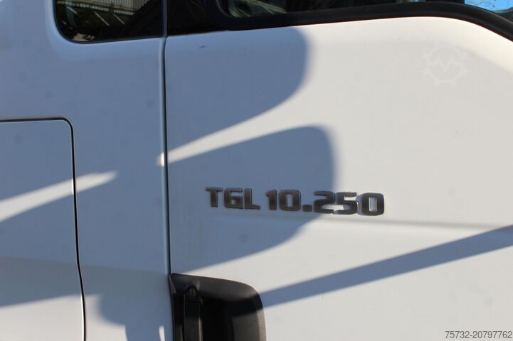 Box truck MAN TGL 12.250  Schlafkabine Standheizung Kühlbox LBW