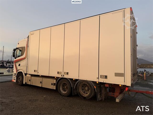 βαλίτσα Scania S650 6x2 box truck w/ Ekeri 4 axle box trailer w/