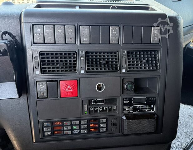 Vrachtwagen met vaste laadbak Iveco EUROSTAR 240E38