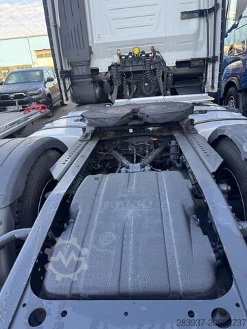 Standard tractor unit Iveco x way 480
