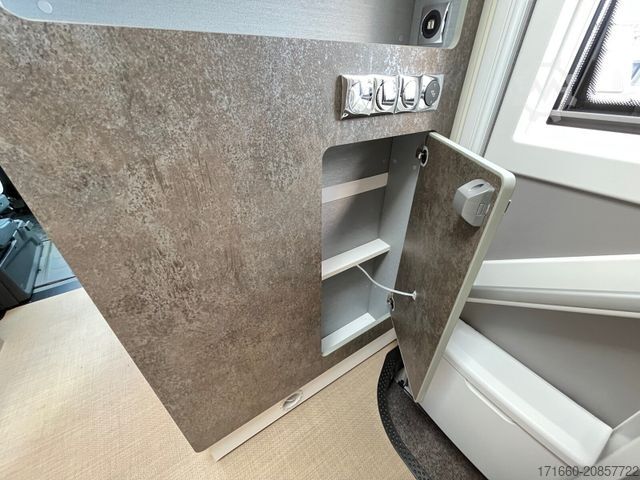 Semi-integrated camper BÜRSTNER Lyseo TD 644 G Automatik