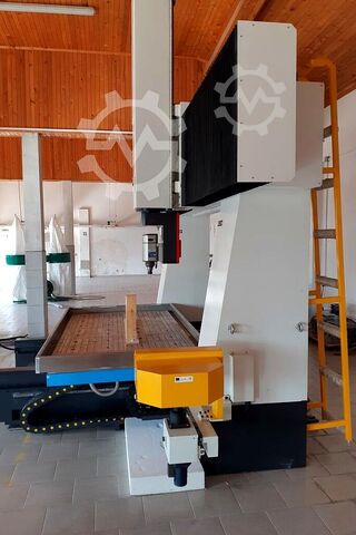 Centru de prelucrare AccTek AKM 1325-5