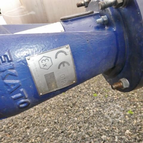 5400 liter verwarmbaar/koelbaar drukvat van V4A met schroefroerwerk  