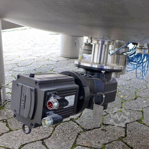 6000 liter verwarmbaar/koelbaar drukvat van V4A met magnetisch roerwerk  