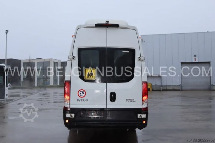 Minibus Iveco Daily / A60C17 / 7.5m / broken rearaxle