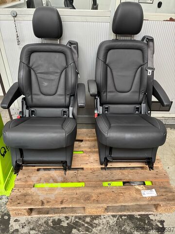 Samostatná kožená sedadla Mercedes Benz v Klasse