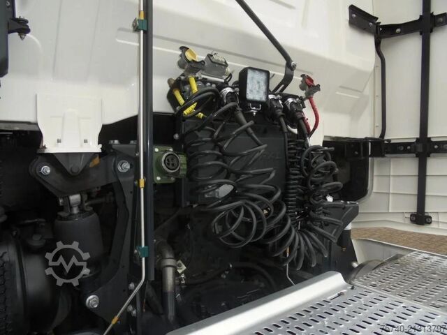 Standard-SZM Iveco S-WAY 460+ Euro 6 + LNG + CNG + Retarder