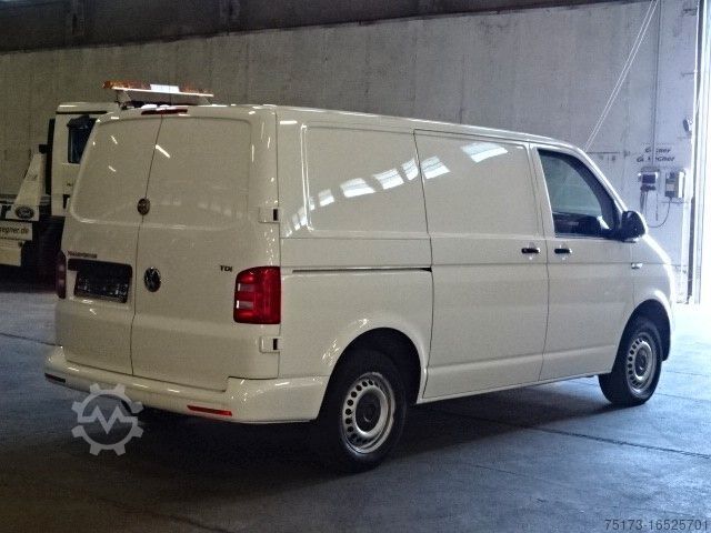 Panelová dodávka VOLKSWAGEN T6 Kasten 2.0 TDi Kurz Klima Doppelsitz E6