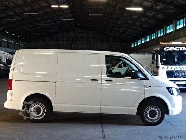Panelová dodávka VOLKSWAGEN T6 Kasten 2.0 TDi Kurz Klima Doppelsitz E6