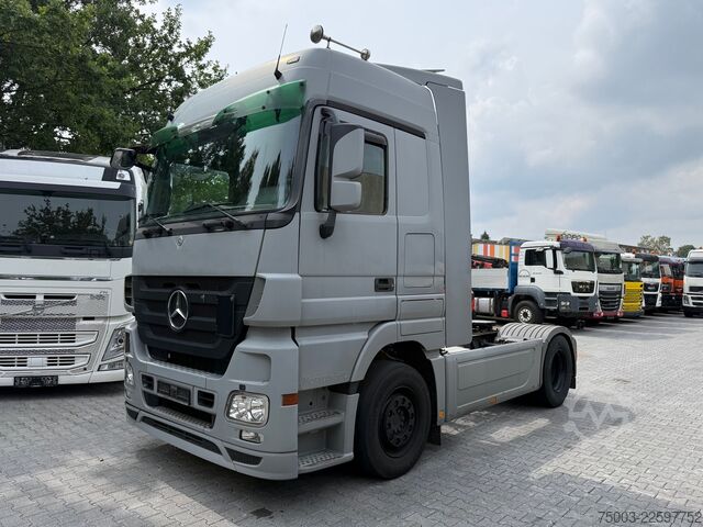 Standard dragbil Mercedes-Benz Actros MP3 1846 LS Megaspace