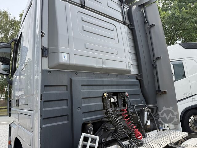 Standard dragbil Mercedes-Benz Actros MP3 1846 LS Megaspace