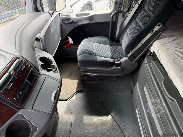 Standard dragbil Mercedes-Benz Actros MP3 1846 LS Megaspace