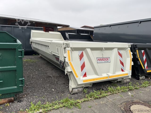 Nutzfahrzeug M3 Containersysteme Abrollcontainer  Halfpipe