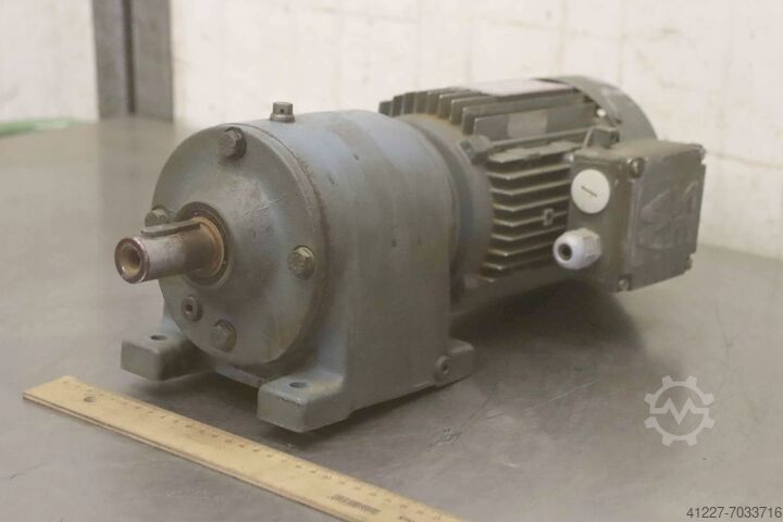 Motoréducteur 0,55 kW 112 tr/min SEW Vector R40 DT80K-4