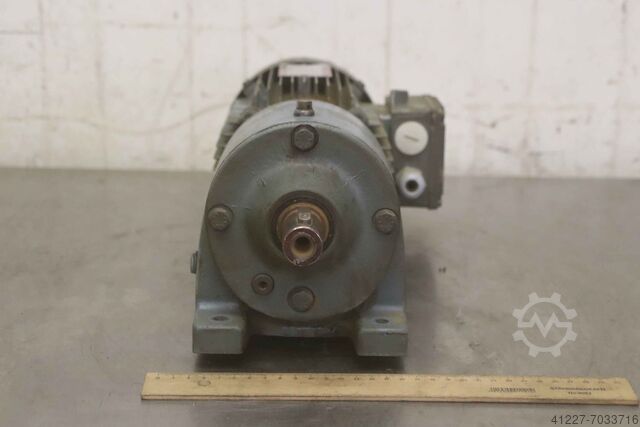 Motoréducteur 0,55 kW 112 tr/min SEW Vector R40 DT80K-4
