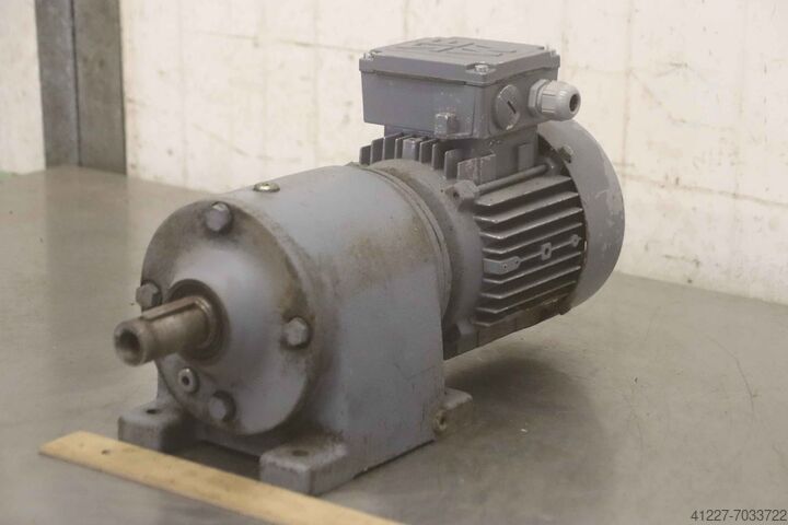 Motoréducteur 0,37 kW 32 tr/min SEW Eurodrive R40 DT71D4