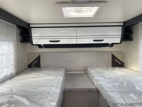 Félintegrált lakóautó Forster T 699 EB 140 PS * Automatik * 3,5 t