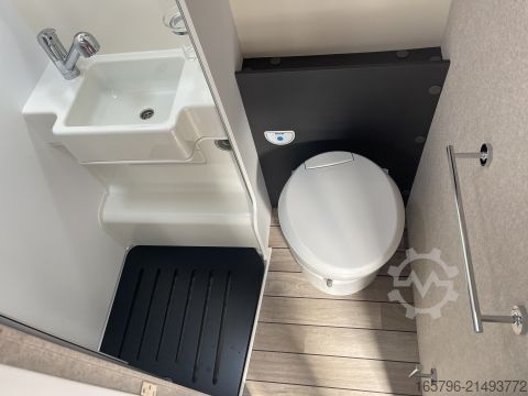 Félintegrált lakóautó Forster T 699 EB 140 PS * Automatik * 3,5 t