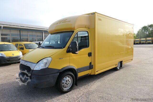 Vrachtwagen met bakwagen iveco Daily 35 S11 C30C AUTOMATIK KAMERA Regale LUFT DURCHGANG EURO-5 CoC