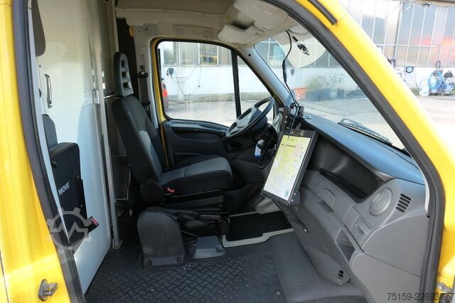 Vrachtwagen met bakwagen iveco Daily 35 S11 C30C AUTOMATIK KAMERA Regale LUFT DURCHGANG EURO-5 CoC