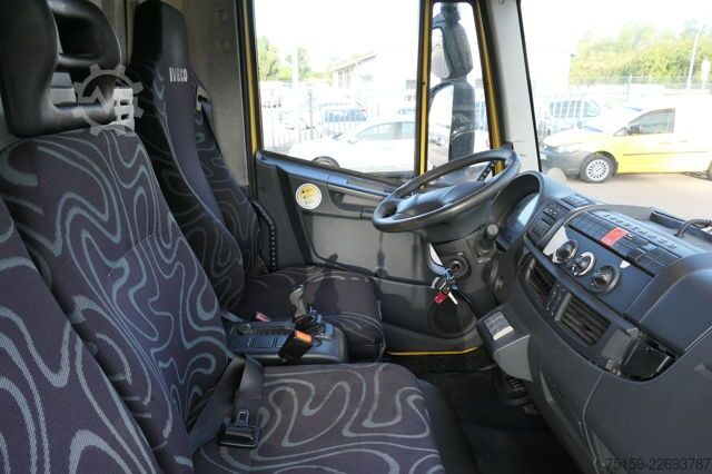 Vrachtwagen met bakwagen iveco EuroCargo ML 120 E28/P