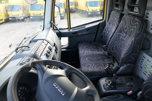 Vrachtwagen met bakwagen iveco EuroCargo ML 120 E28/P