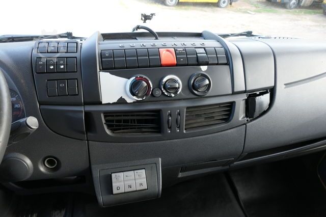 Vrachtwagen met bakwagen iveco EuroCargo ML 120 E28/P