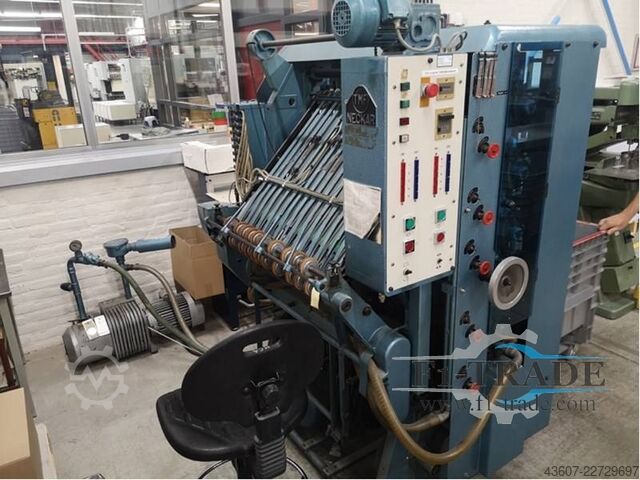 Máquina de ajuntamento / Recolhedora TMF N10