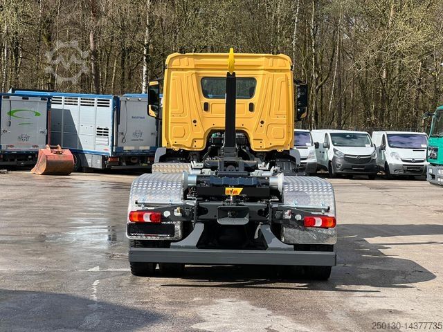 Haakarm vrachtwagen MERCEDES-BENZ Arocs 2646 mit HYVA  2047-S Abrollkipper *NEU*