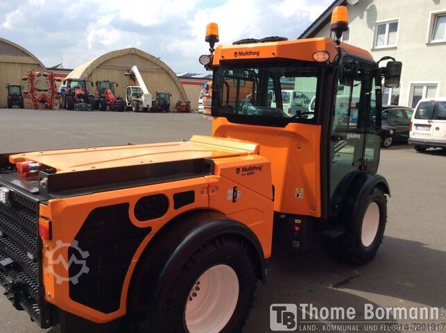 Gemeentelijke tractor Multihog MX120