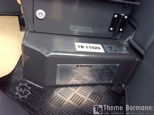 Gemeentelijke tractor Multihog MX120