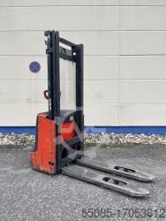 Stohovač palet Linde L12
