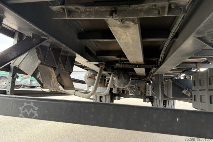 Skåpsemitrailer  HSA 21 Koffer mit Hebebühne / Swiss-Vehicle