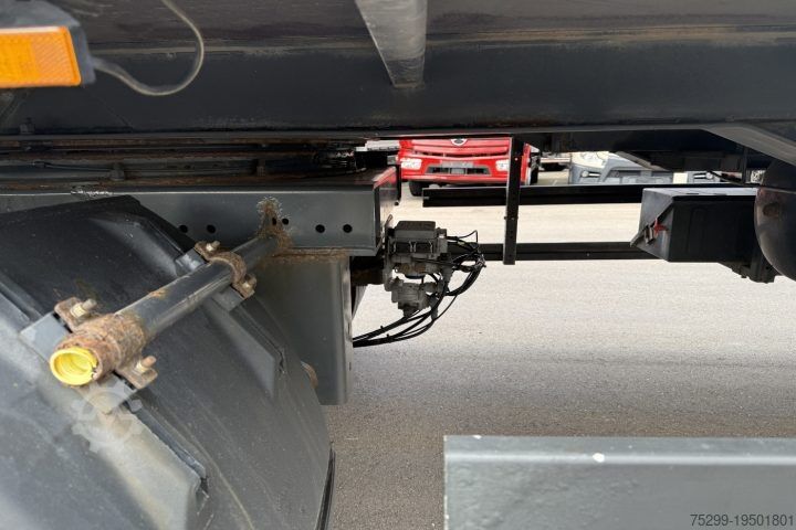 Skåpsemitrailer  HSA 21 Koffer mit Hebebühne / Swiss-Vehicle