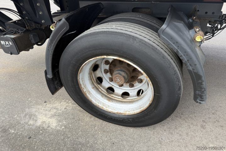 Skåpsemitrailer  HSA 21 Koffer mit Hebebühne / Swiss-Vehicle