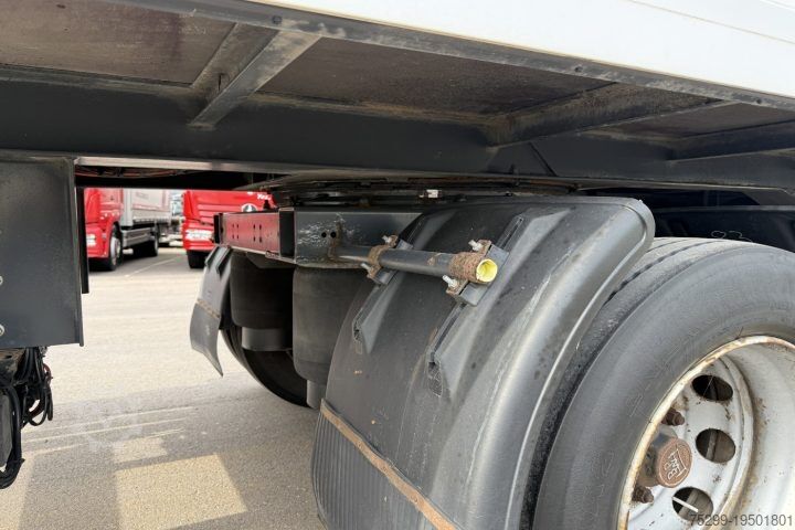 Skåpsemitrailer  HSA 21 Koffer mit Hebebühne / Swiss-Vehicle