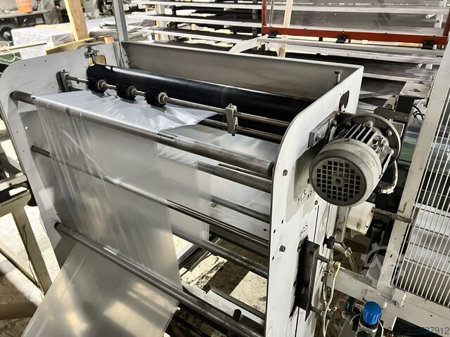 Smršťovací balicí stroj IFP 