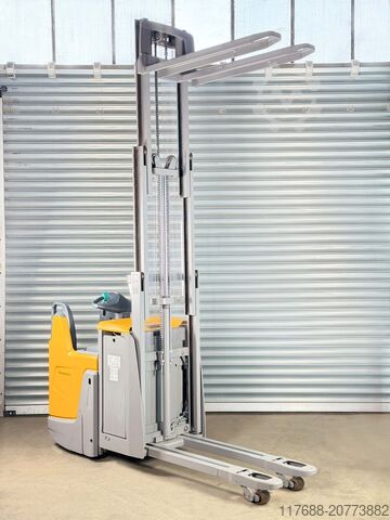 High lift truck driver Jungheinrich ERD 220 - Service Neu- Triplex - Batterie 92%